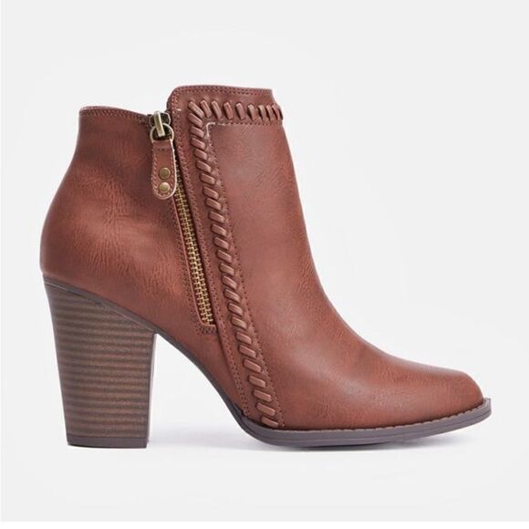 Just fab Loana brown faux leather heeled booties. Size 8.5 - Picture 1 of 11